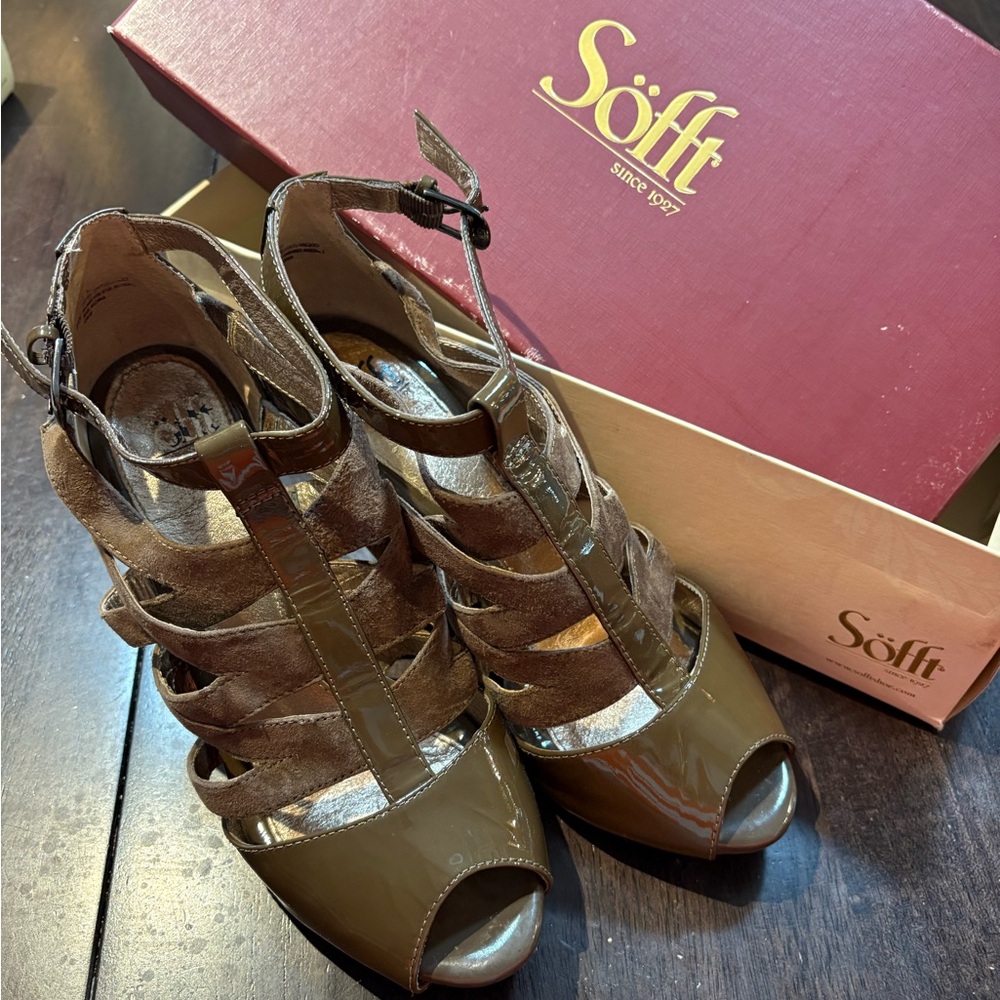 Sofft Brown Strappy Peep Toe Heels